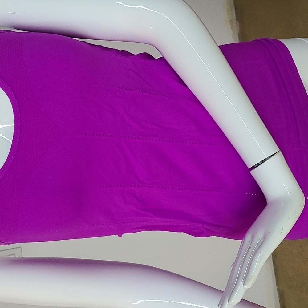 🦋 Fabletics Workout Top - Picture 2 of 7